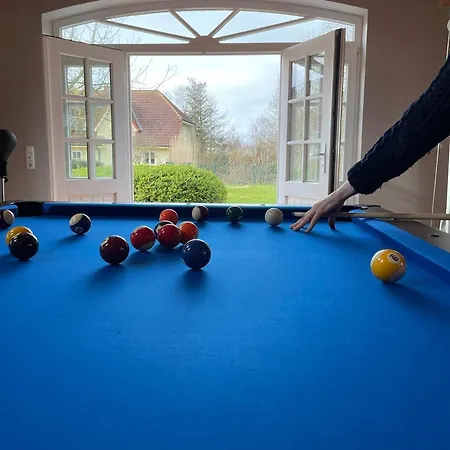 Max Bienenwachs Apartment